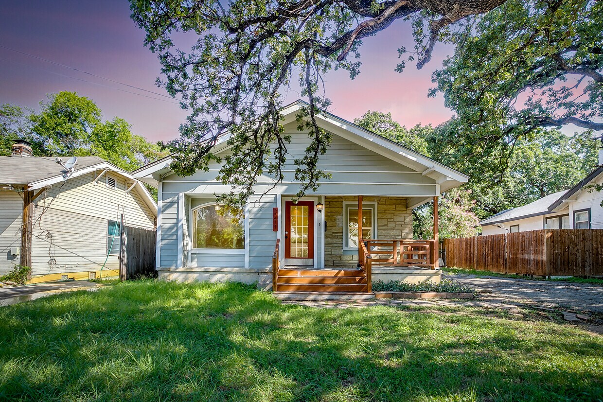 Photo - 3211 Montague Street