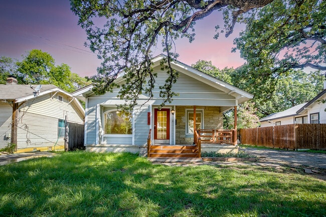 Photo - 3211 Montague St House