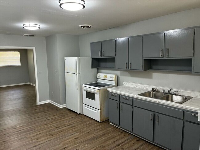 Foto del edificio - 7138 Conant Ave