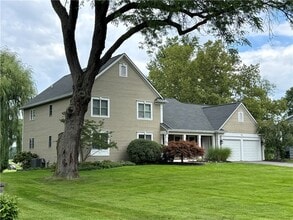 Building Photo - 92 N Country Club Dr