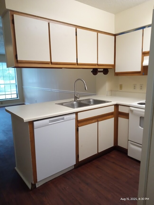 Kitchen - 2929 Spring St