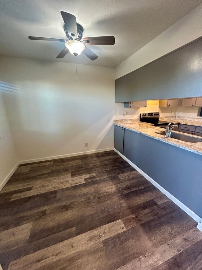 Photo - Marina Gardens Townhouse!  End unit, excel...