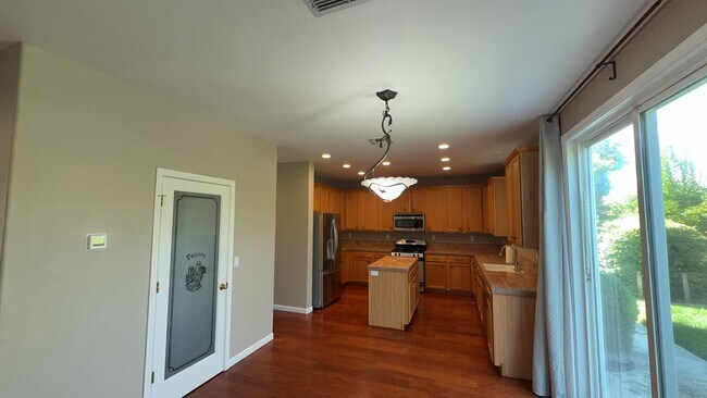 Building Photo - 9800 Pipit Way