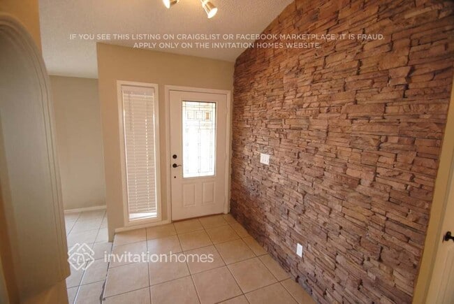 Building Photo - 2528 N Central Dr