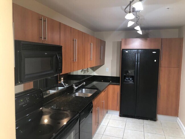 Building Photo - 3000 S Ocean Dr