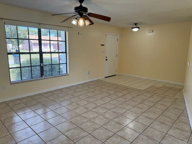 Foto del edificio - 4712 Dandelion Dr