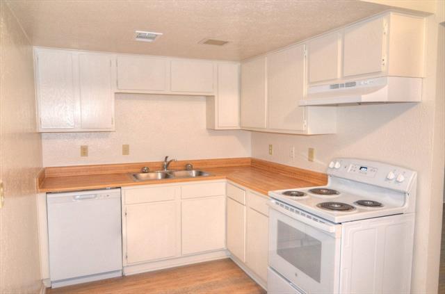 Building Photo - 1830 Randolph Dr