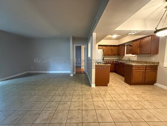 Foto del edificio - 4554 E Paradise Village Pkwy N