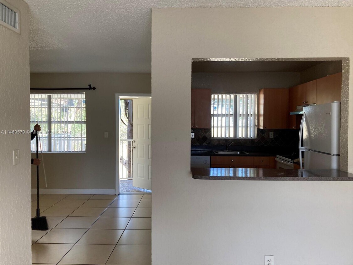 4831 NW 9th Dr Unit 4831, Plantation, FL 33317 Condo for Rent in