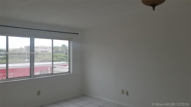 Building Photo - 14850 Naranja Lakes Blvd
