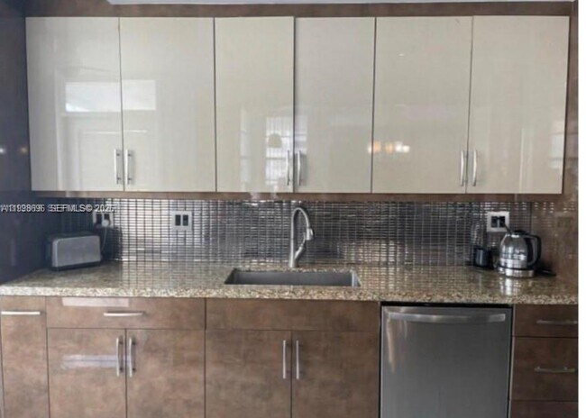 Building Photo - 18041 Biscayne Blvd