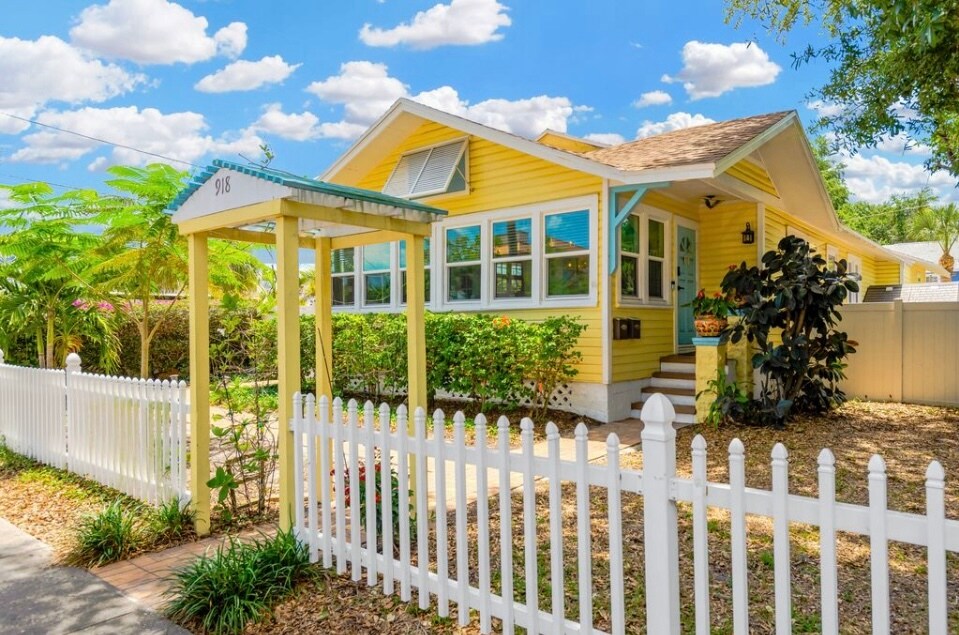 Foto principal - 918 24th Ave N