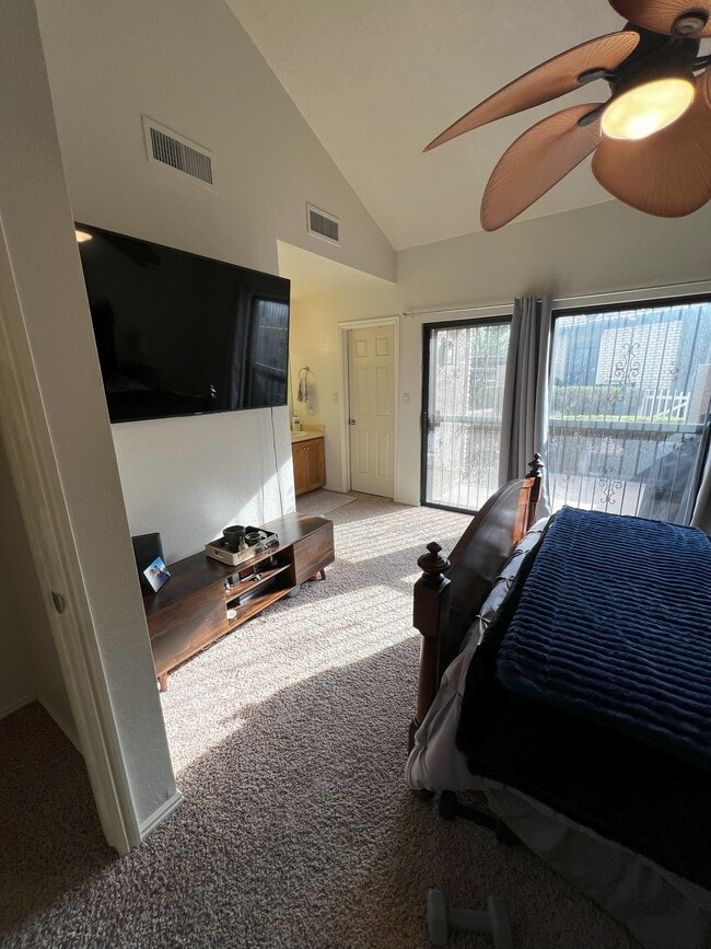 Building Photo - 777 S 400 E