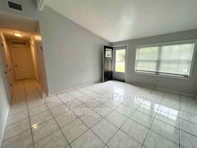 Building Photo - 11927 Dowling Ln