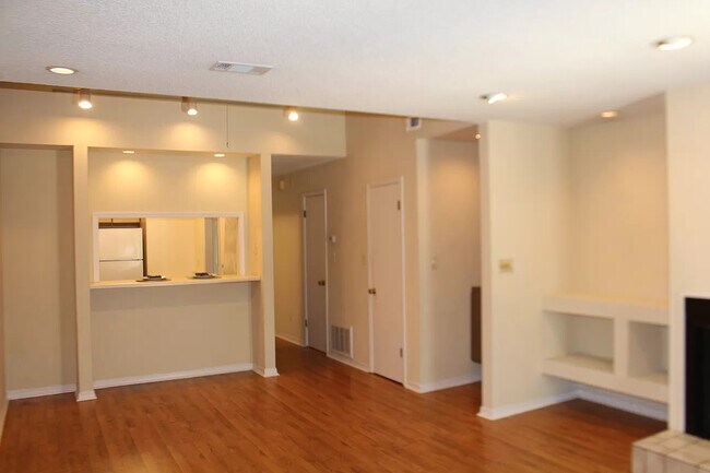 Foto del edificio - 4264 Brookside Dr
