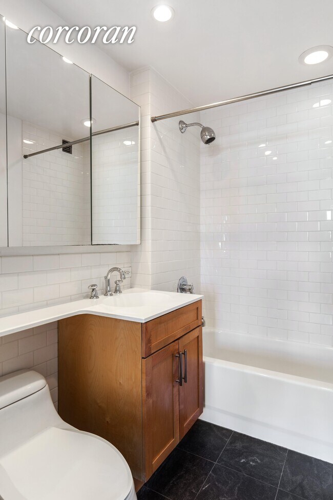 Building Photo - 516 W 47th St
