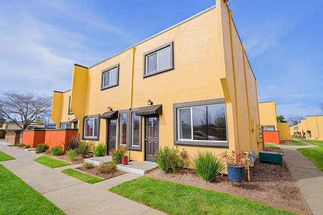 Building Photo - Vineyard Townhomes