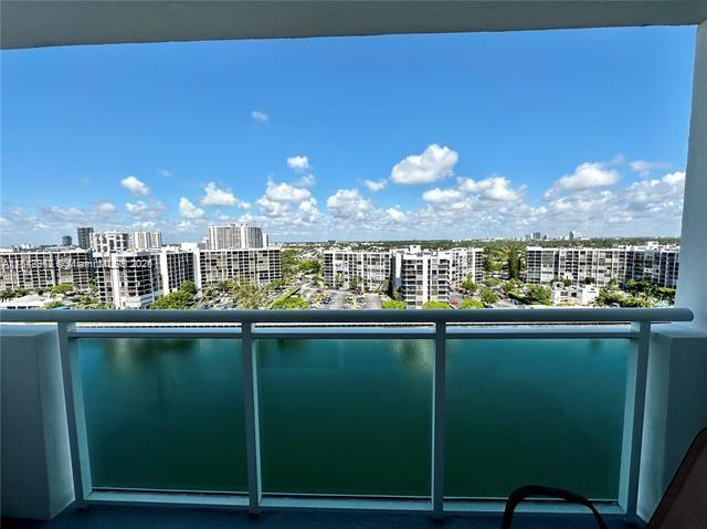 Foto principal - 3000 S Ocean Dr