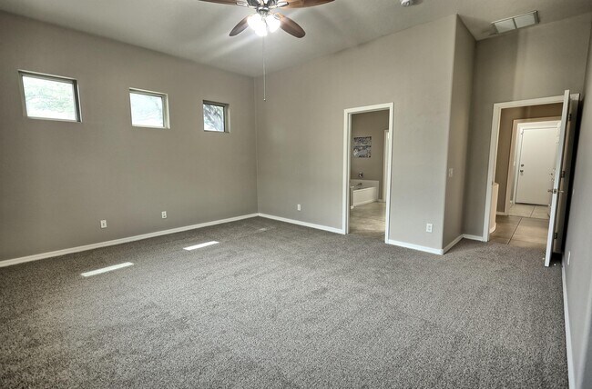 Foto del edificio - 99 W Via Teresita