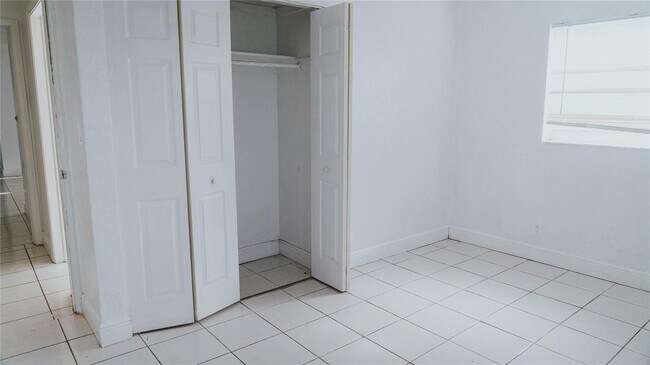Foto del edificio - 6320 SW 10th Ct