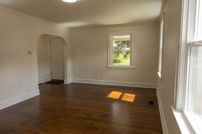 Building Photo - 1387 Ivydale Ave SW