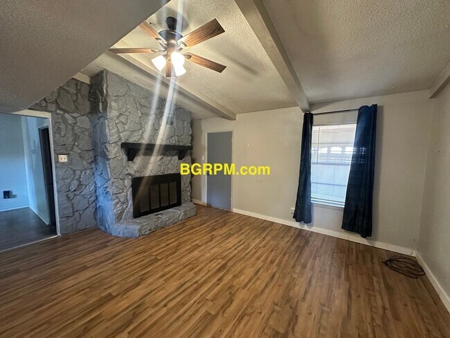 Foto del edificio - Fully Furnished 4 Bdrm Home