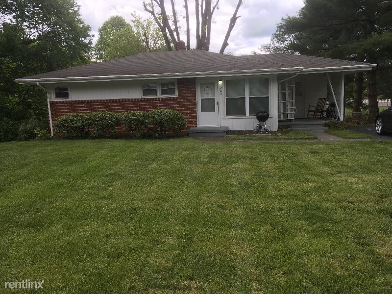 Primary Photo - 702 McBryde Dr