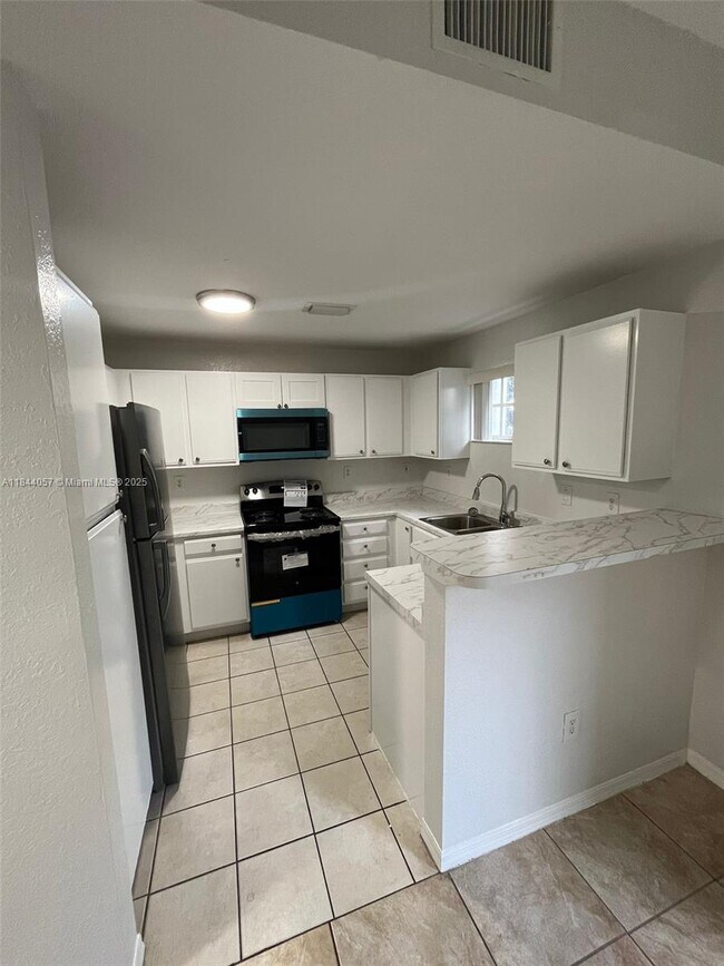 Foto del edificio - 919 SE 16th Ct