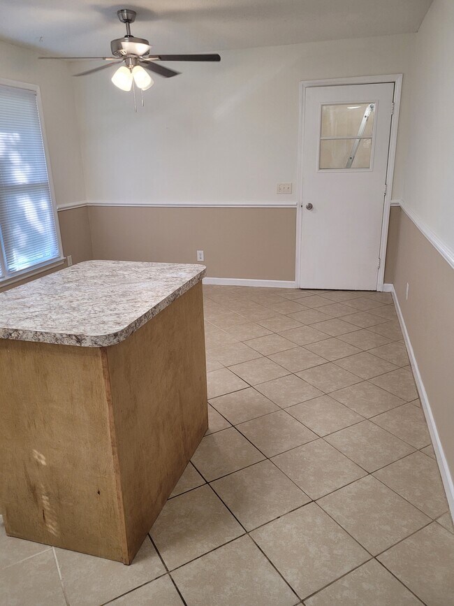 Foto del edificio - 3986 Sunny Lane Dr
