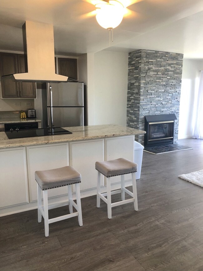 Building Photo - 23914 De Ville Way