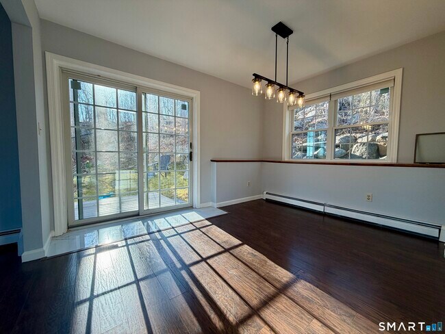 Foto del edificio - 154 E Main St