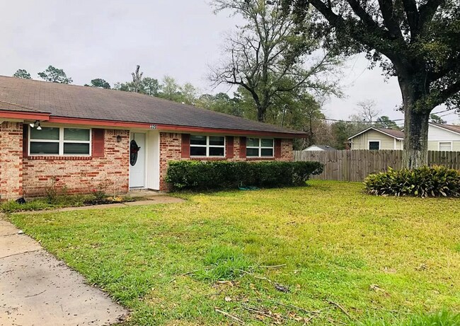 Foto del edificio - 320 Meadow Dr