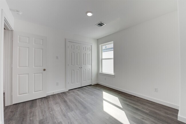 Foto del edificio - 8126 Sterlingshire St