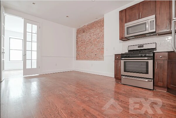 Building Photo - 272 Sumpter St