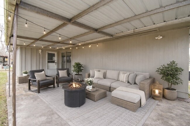 Building Photo - 2619 Soway St