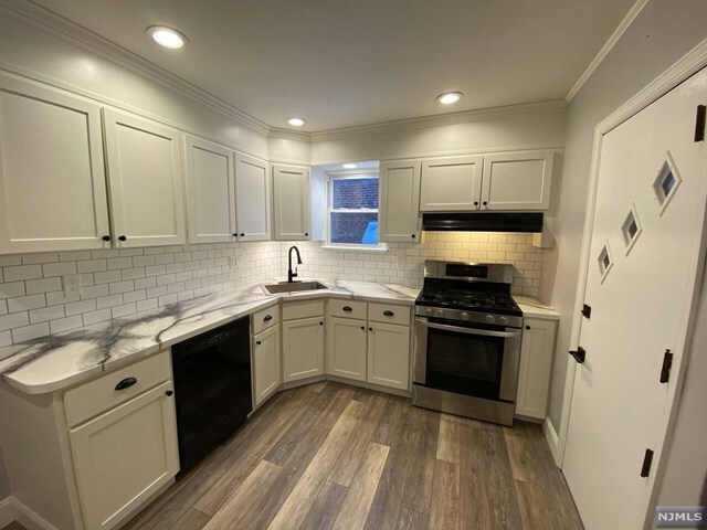 Building Photo - 11 Hobart Pl