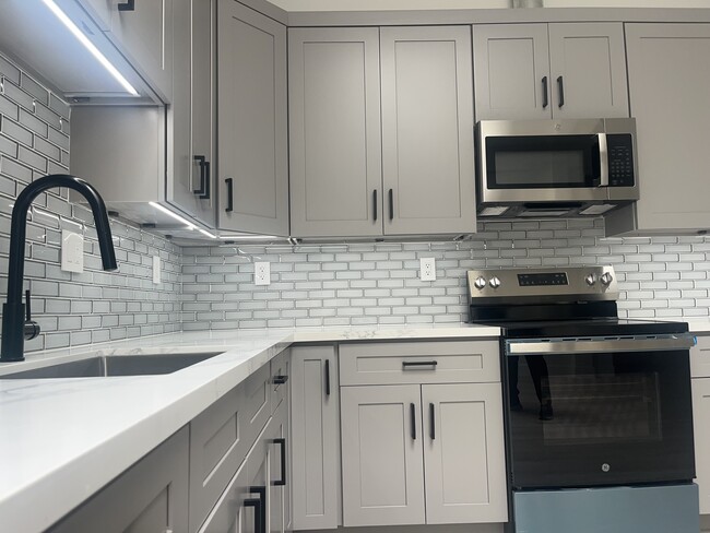 Foto del edificio - 4077 Gage Ave