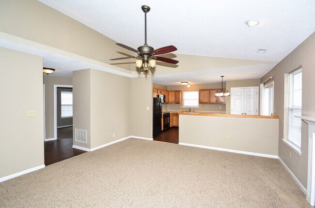 Foto del edificio - Charming 3 Bed, 2 Bath Home in Indianapolis!