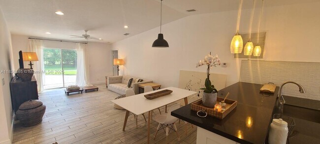 Building Photo - 3800 Miramontes Cir