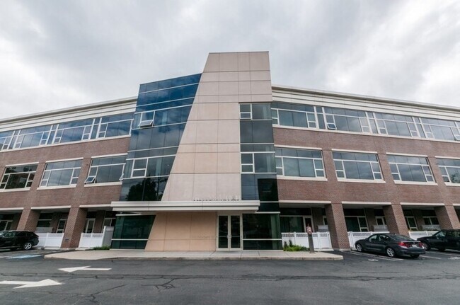 Foto del edificio - 290 Pleasant St