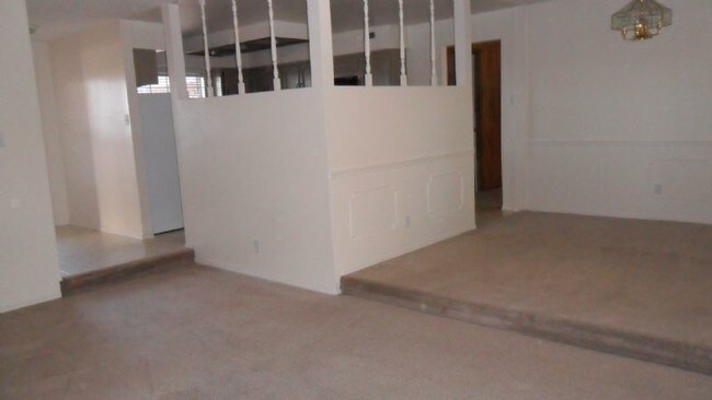 Building Photo - 12100 Key West Dr NE