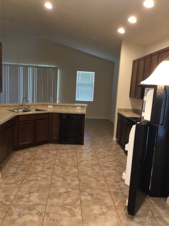 Foto del edificio - 2821 Running Brook Cir
