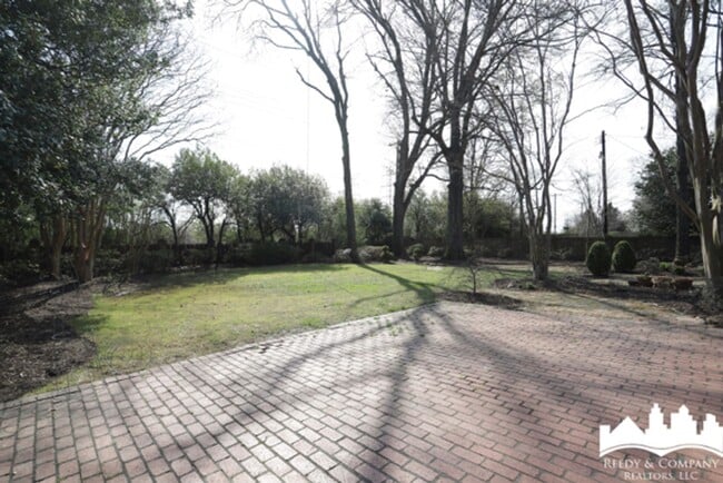 Building Photo - 1264 Yorkshire Dr