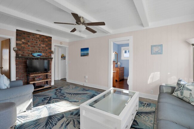 Building Photo - 415 Sound Ave