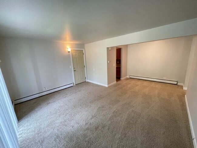 Foto del edificio - 930 W Rollins Rd