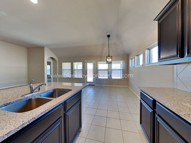 Building Photo - 1618 Sherwood Dr