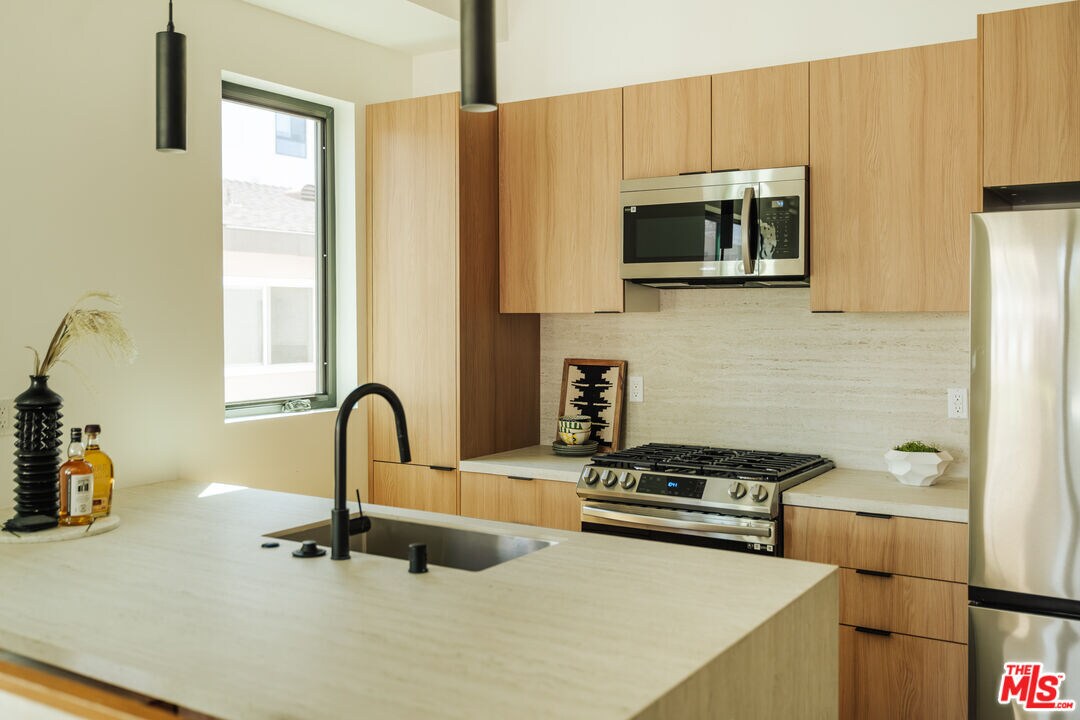 Foto principal - 1343 S Ogden Dr