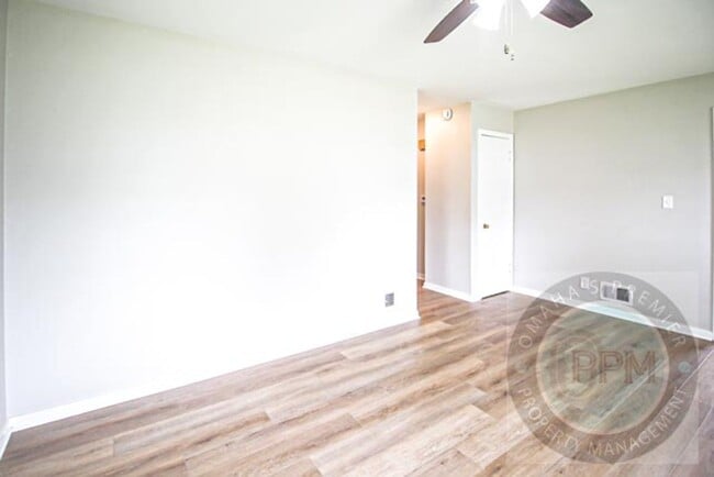 Building Photo - 2 Bed 1 Bath House Located In Council Bluf...