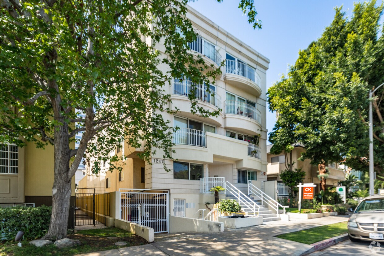 1247 Barry Ave, Los Angeles, CA 90025 Apartments in Los Angeles, CA