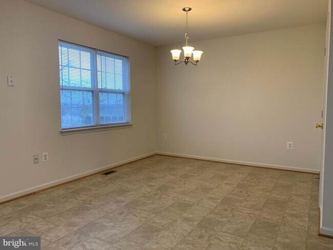 Foto del edificio - 219 Merrill Ct